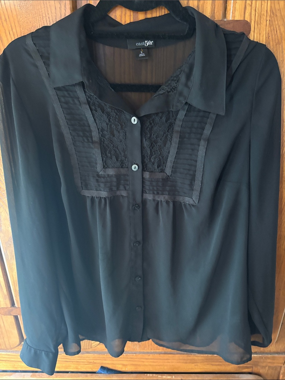 East 5th Black Lace Yoke Button-Down Blouse sz L